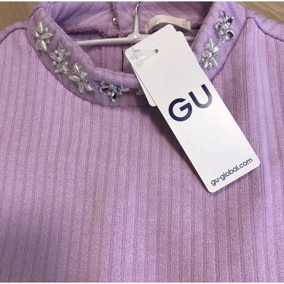 GU(ジーユー)の新品タグ付きビジューネックニット レディースのトップス(ニット/セーター)の商品写真