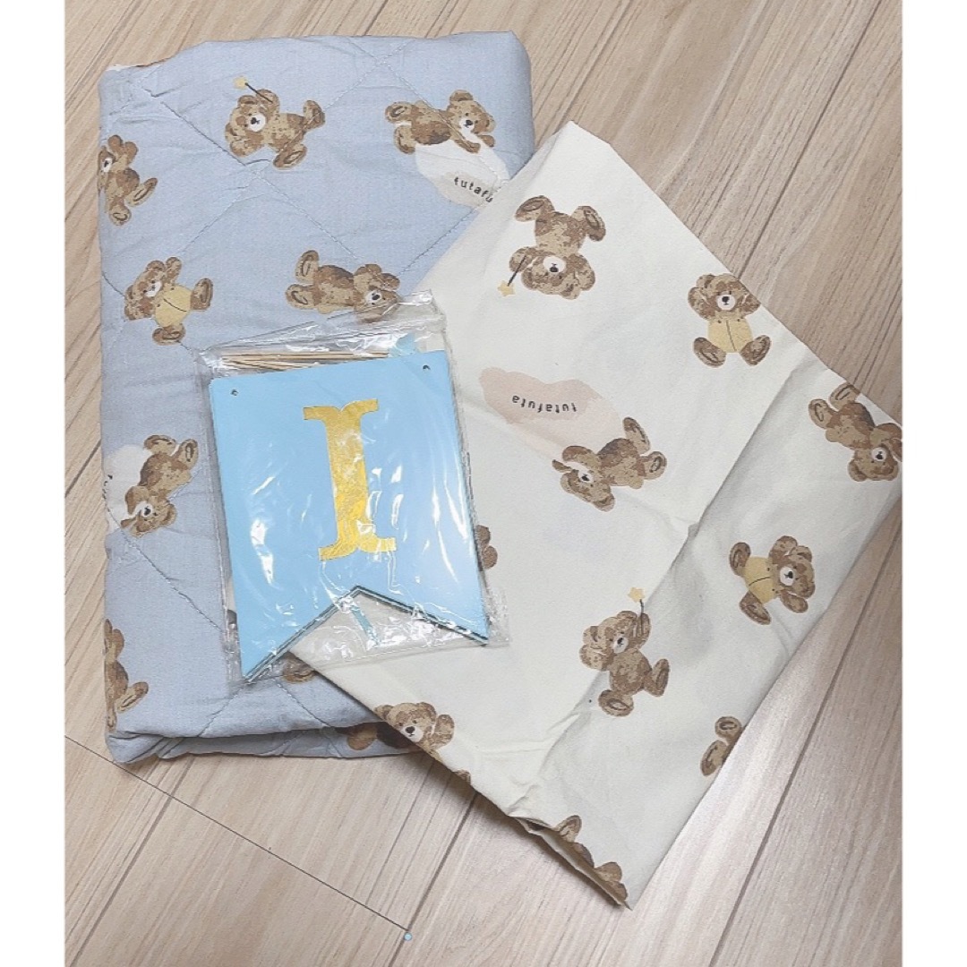 futafuta(フタフタ)の美品　フタフタ　ベビーシーツセット　おまけつき キッズ/ベビー/マタニティの寝具/家具(シーツ/カバー)の商品写真