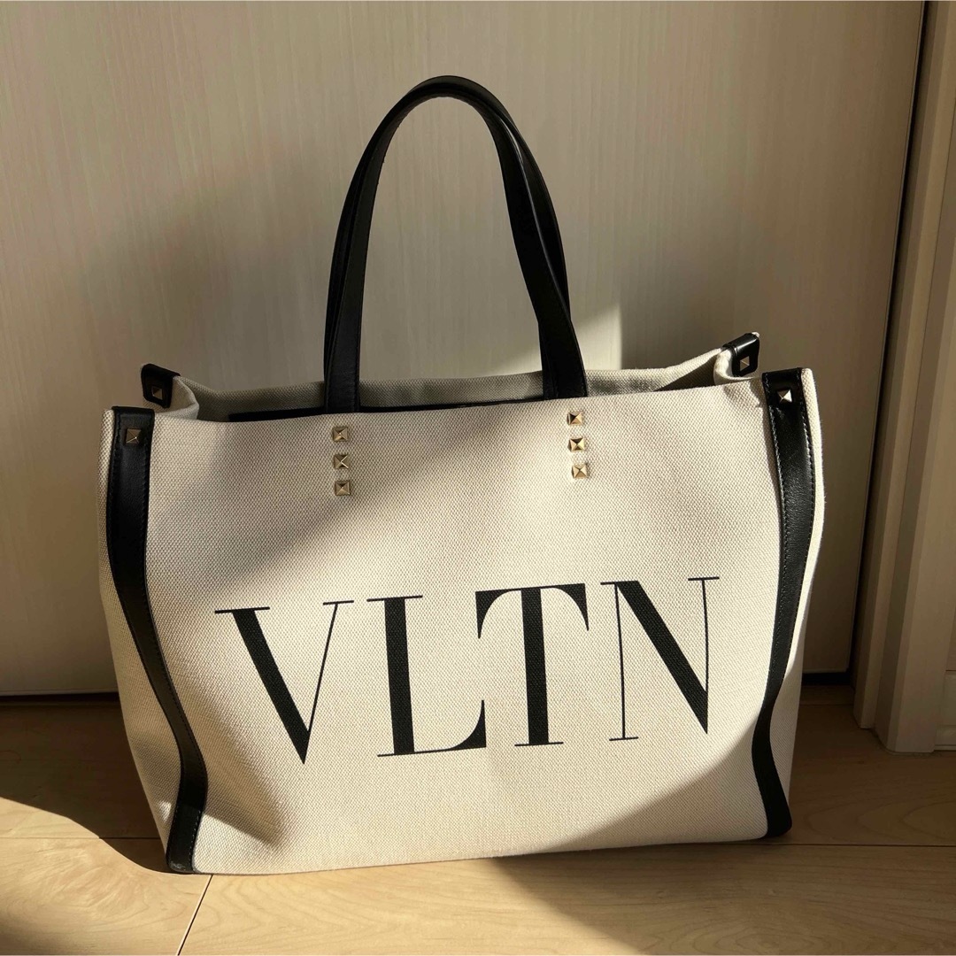 VALENTINO(ヴァレンティノ)のVALENTINOトートバッグ レディースのバッグ(トートバッグ)の商品写真