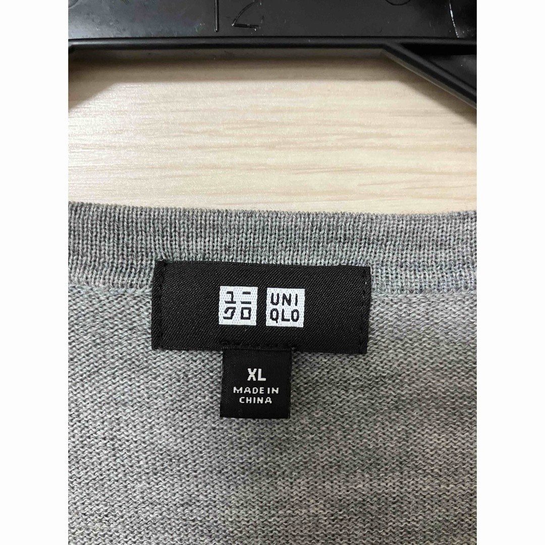 UNIQLO(ユニクロ)のUNIQLO エクストラファインメリノ　Vネック　XL メンズのトップス(ニット/セーター)の商品写真