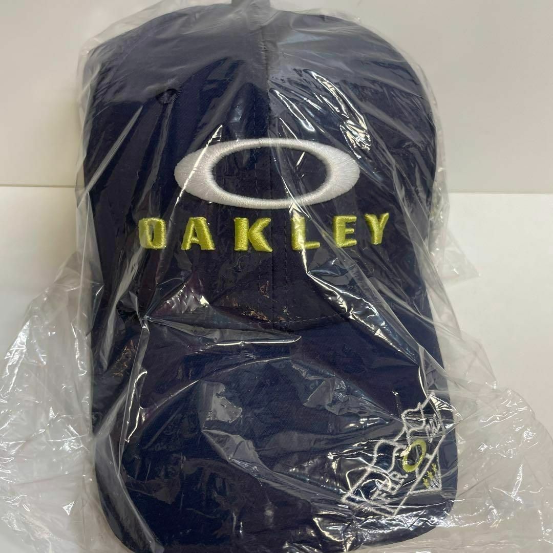 Oakley(オークリー)の【新品未使用】オークリーキャップFIXED CAP 23.0 FOS901397 メンズの帽子(キャップ)の商品写真