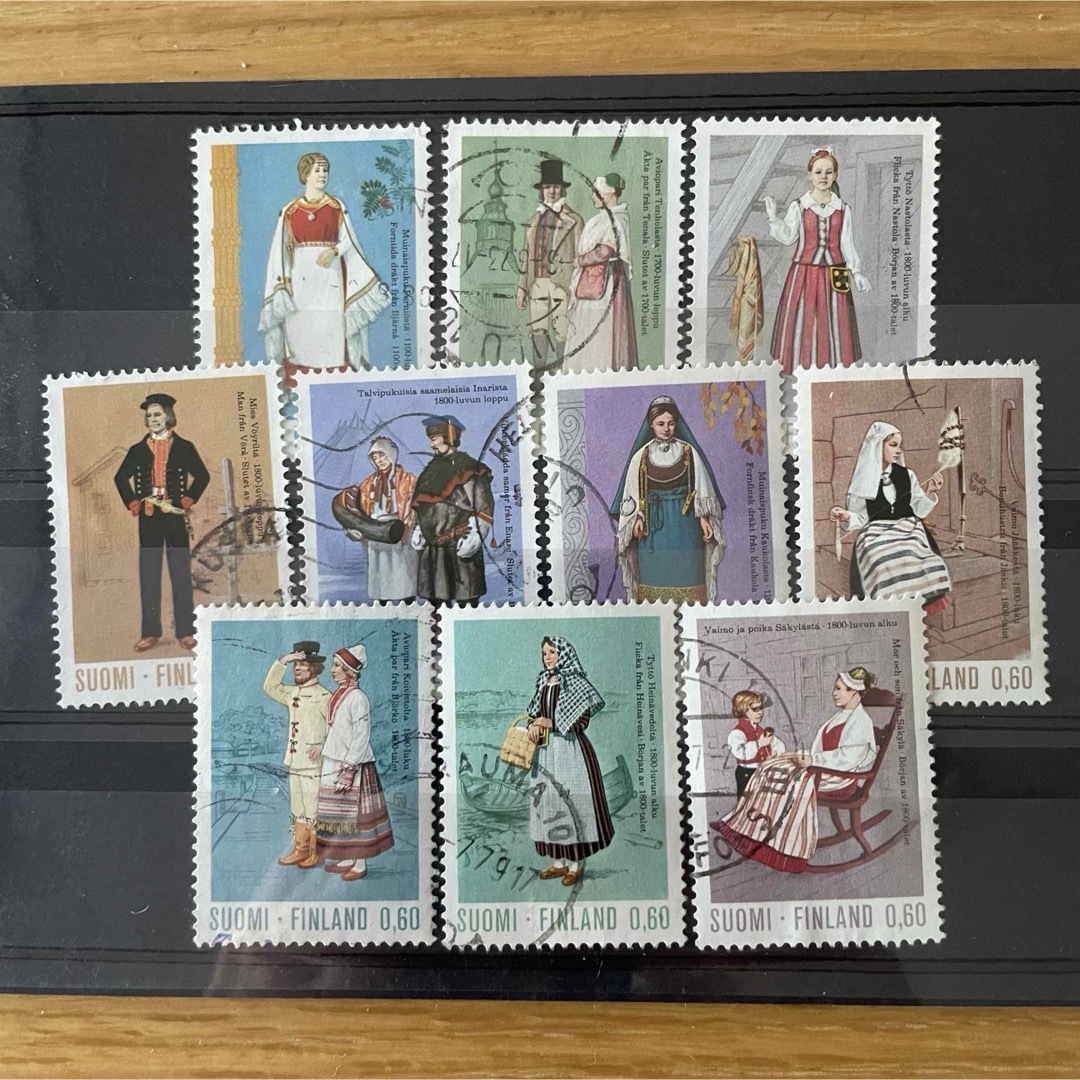 フィンランド郵便　フィンランド民族衣装　切手 エンタメ/ホビーのコレクション(使用済み切手/官製はがき)の商品写真