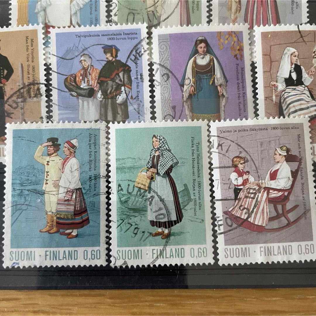 フィンランド郵便　フィンランド民族衣装　切手 エンタメ/ホビーのコレクション(使用済み切手/官製はがき)の商品写真