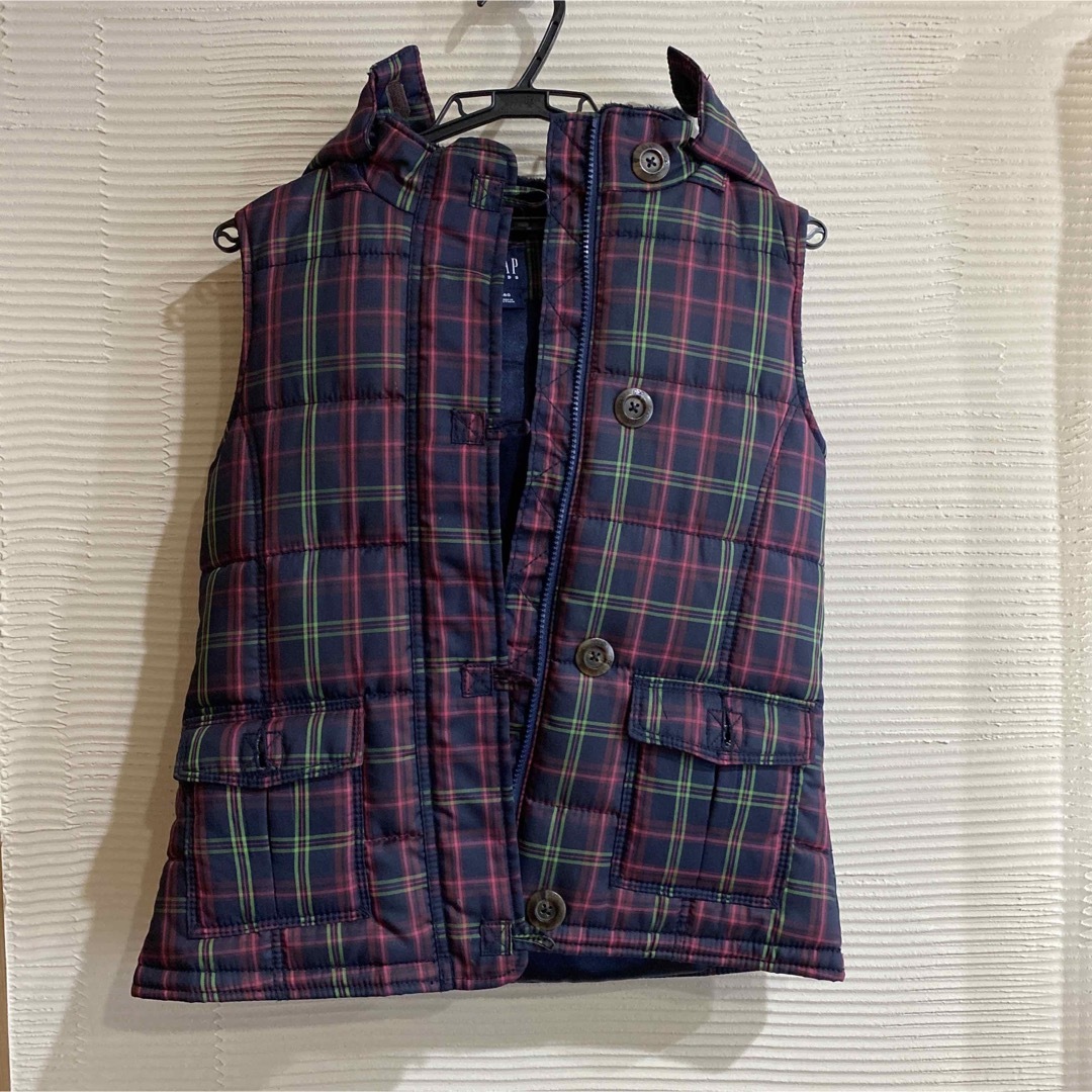 GAP Kids(ギャップキッズ)のダウンベスト キッズ/ベビー/マタニティのキッズ服女の子用(90cm~)(ジャケット/上着)の商品写真