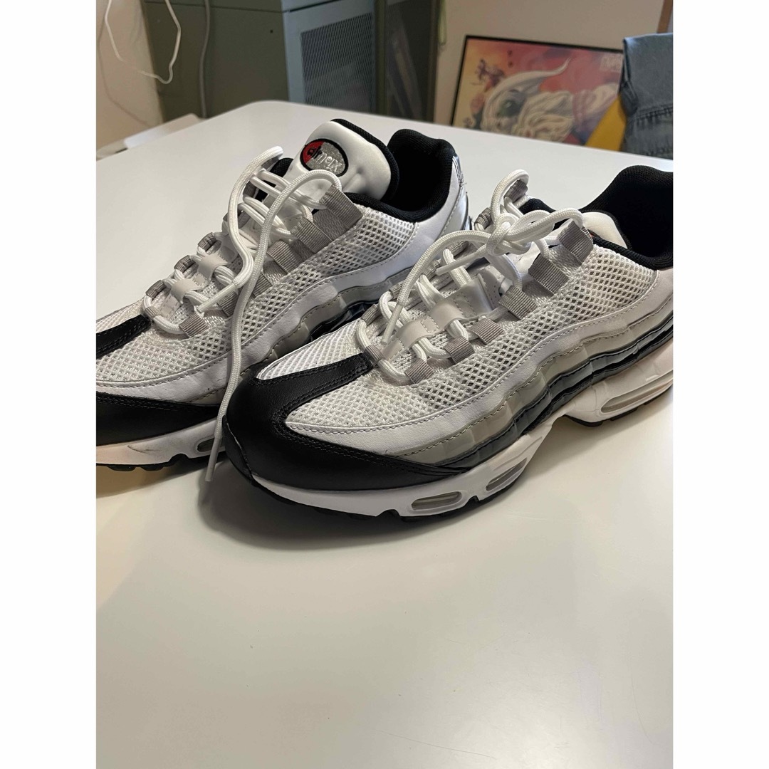 NIKE(ナイキ)のNIKE  WHITE/BLACK AIR MAX 95 メンズの靴/シューズ(スニーカー)の商品写真