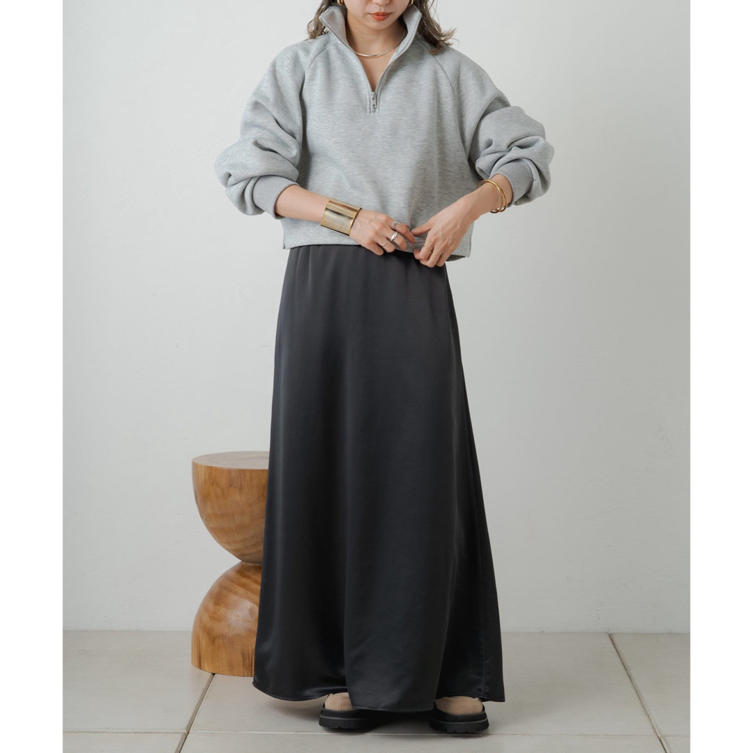 Omekashi(オメカシ)の新品　オメカシ　サテンナロースカート　ブラック　36 レディースのスカート(ロングスカート)の商品写真