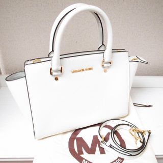 マイケルコース(Michael Kors)のみゆ様専用♡マイケルコース 2wayバッグ 白 ゴールド レザー 財布 小物(ハンドバッグ)