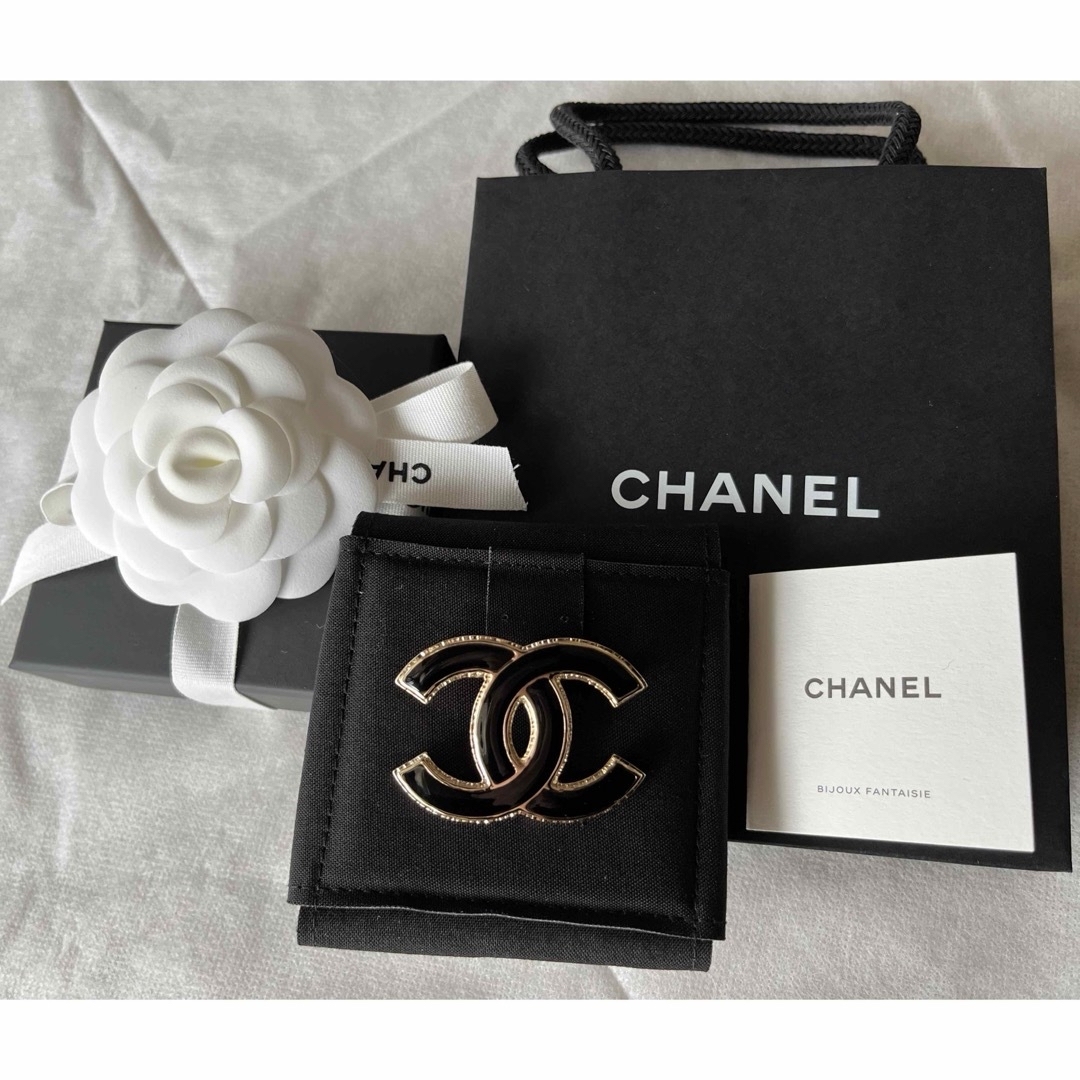 ブローチ/コサージュシャネル❤︎CHANEL❤︎国内百貨店購入❤︎ブローチ❤︎CCマーク❤︎2022