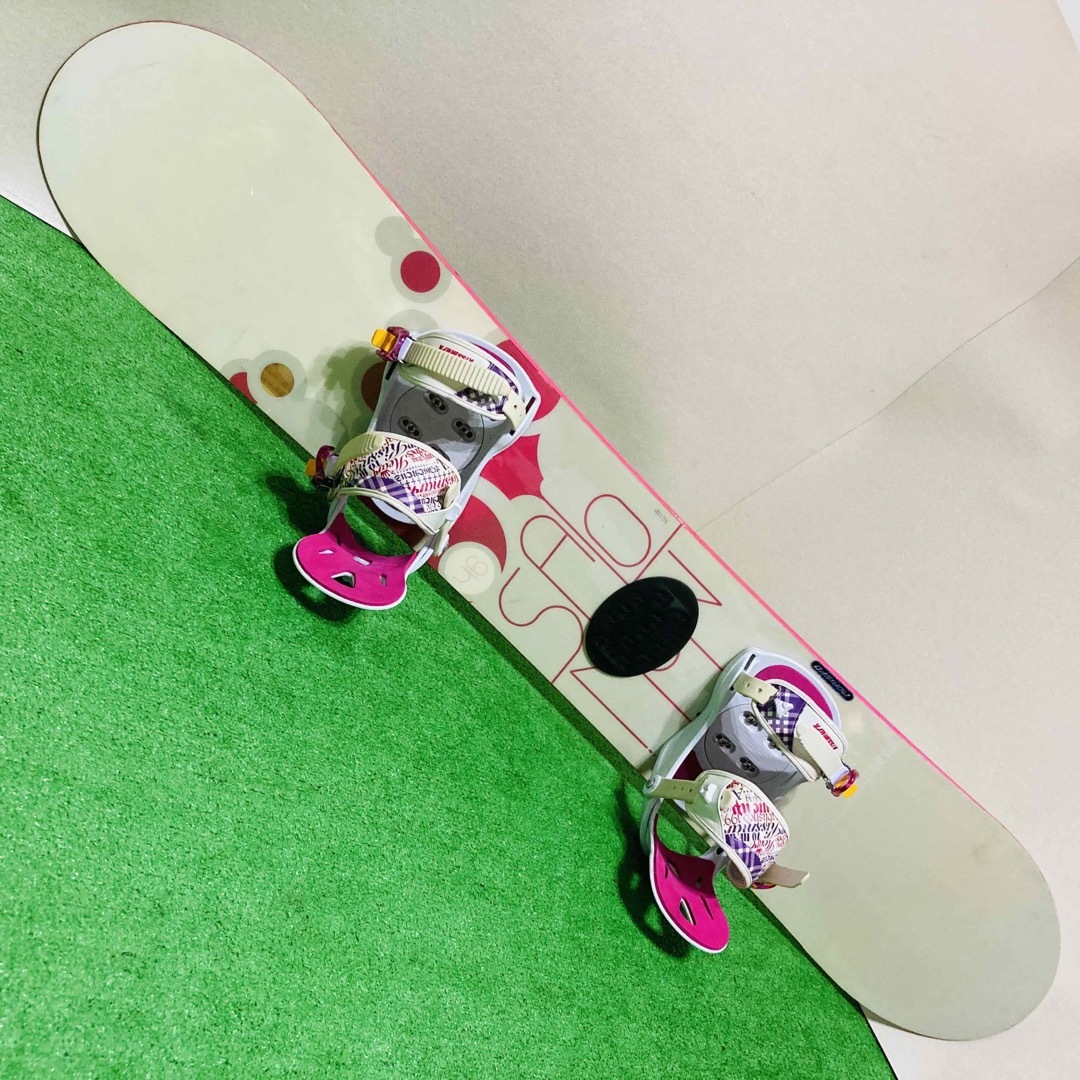 SALOMON(サロモン)のかわいい サロモン SW × kissmark スノーボード レディース 初心者 スポーツ/アウトドアのスノーボード(ボード)の商品写真