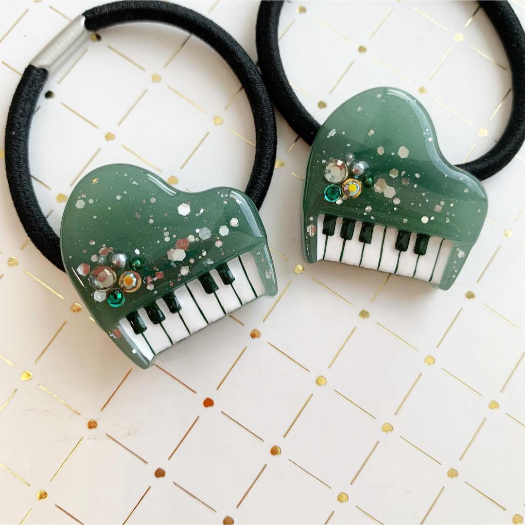 【558】深緑グランドピアノヘアアクセ 楽器の鍵盤楽器(電子ピアノ)の商品写真