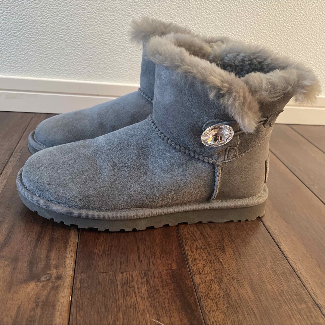 UGG - UGG ムートンブーツ スワロフスキー ミニ ベイリー ボタン ...