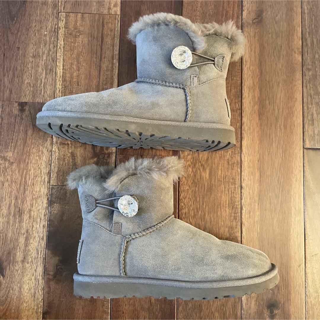 UGG ムートンブーツ　スワロフスキー　ミニ ベイリー ボタン ブリング　22