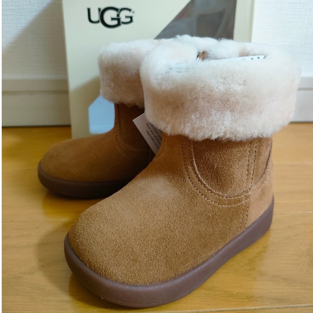 UGG(アグ)のUGG キッズ　ブーツ キッズ/ベビー/マタニティのベビー靴/シューズ(~14cm)(ブーツ)の商品写真