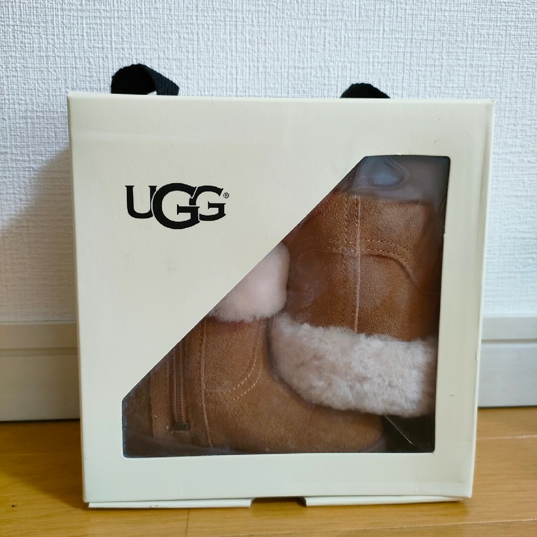 UGG(アグ)のUGG キッズ　ブーツ キッズ/ベビー/マタニティのベビー靴/シューズ(~14cm)(ブーツ)の商品写真