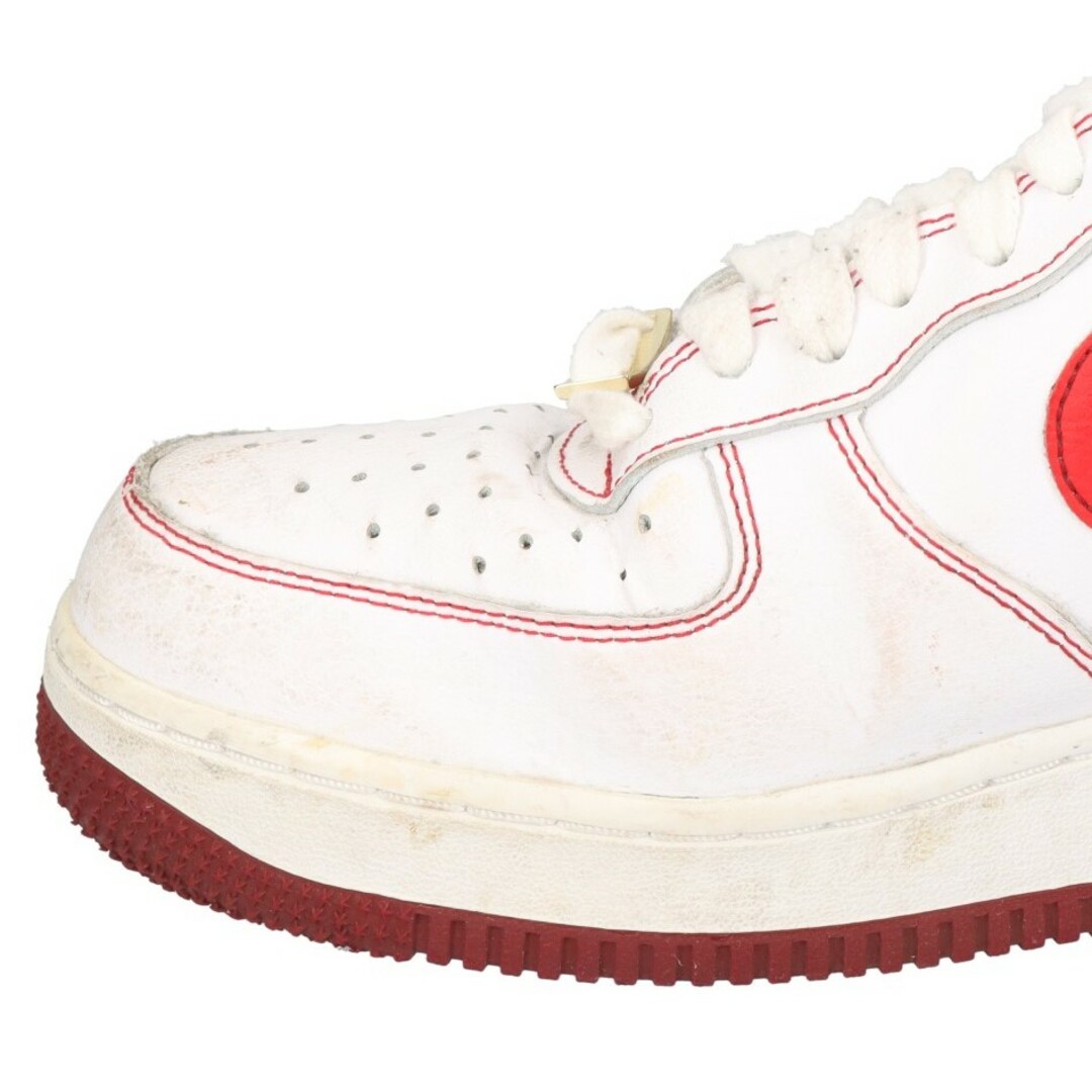 NIKE(ナイキ)のNIKE ナイキ AIR FORCE 1 LOW FIRST USE エアフォースワン ファーストユーズ ローカットスニーカー ホワイト/レッド DA8478-101 US8.5/26.5.cm メンズの靴/シューズ(スニーカー)の商品写真