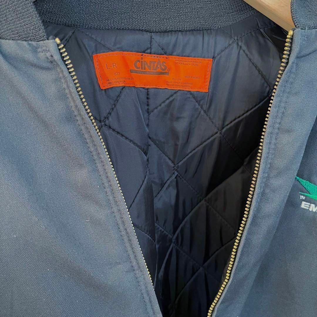 US古着CINTAS オーバーサイズ刺繍ロゴ中綿キルティングワークジャケット　L メンズのジャケット/アウター(ブルゾン)の商品写真