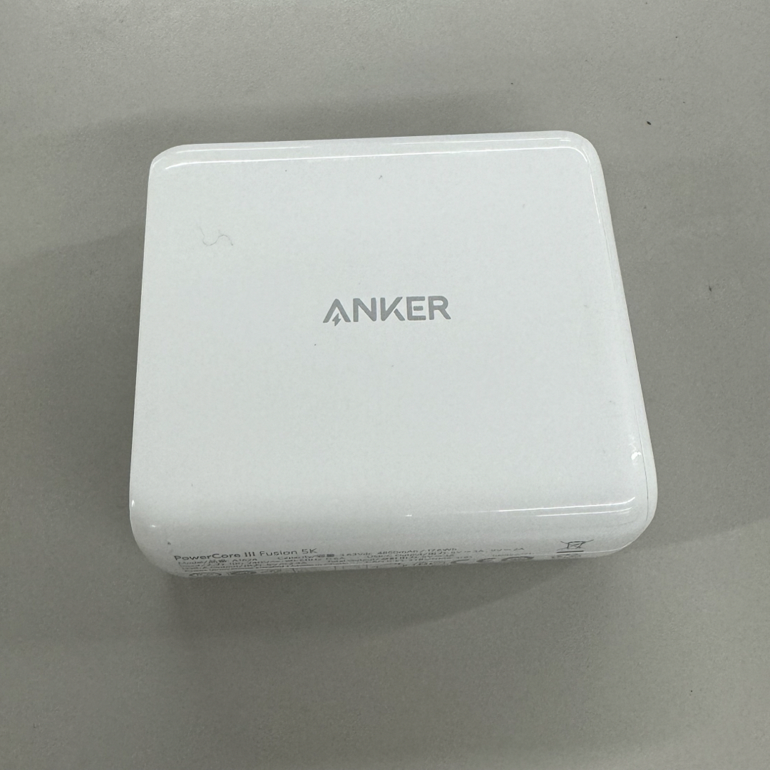 Anker(アンカー)のANKER PowerCore Ⅲ Fusion 5000 スマホ/家電/カメラのスマートフォン/携帯電話(バッテリー/充電器)の商品写真