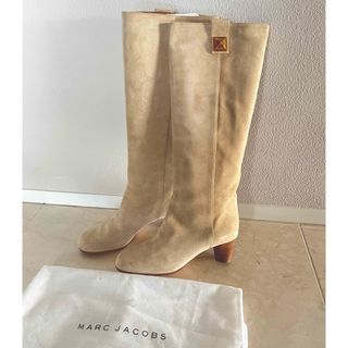 マークジェイコブス(MARC JACOBS)の新品　マークジェイコブス　ロングブーツ　スエード　ベージュ　ローヒール(ブーツ)