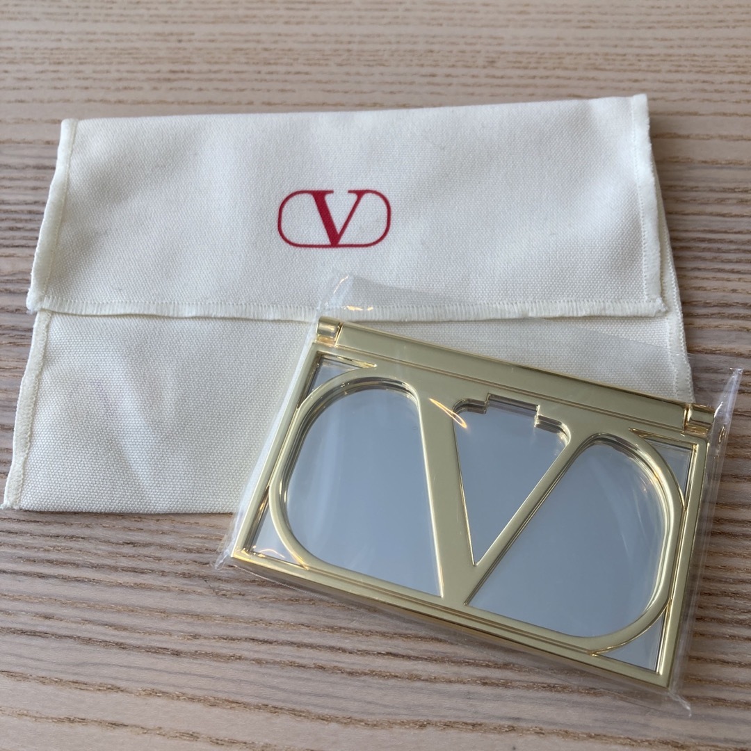 VALENTINO(ヴァレンティノ)のヴァレンティノビューティ　ミラー　ノベルティ　新品未使用 レディースのファッション小物(ミラー)の商品写真