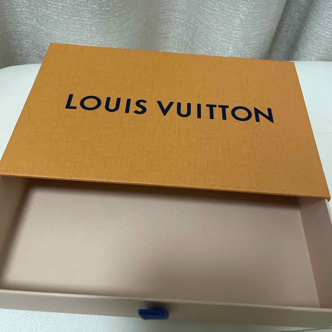 LOUIS VUITTON(ルイヴィトン)のルイヴィトン　空箱 インテリア/住まい/日用品のオフィス用品(ラッピング/包装)の商品写真