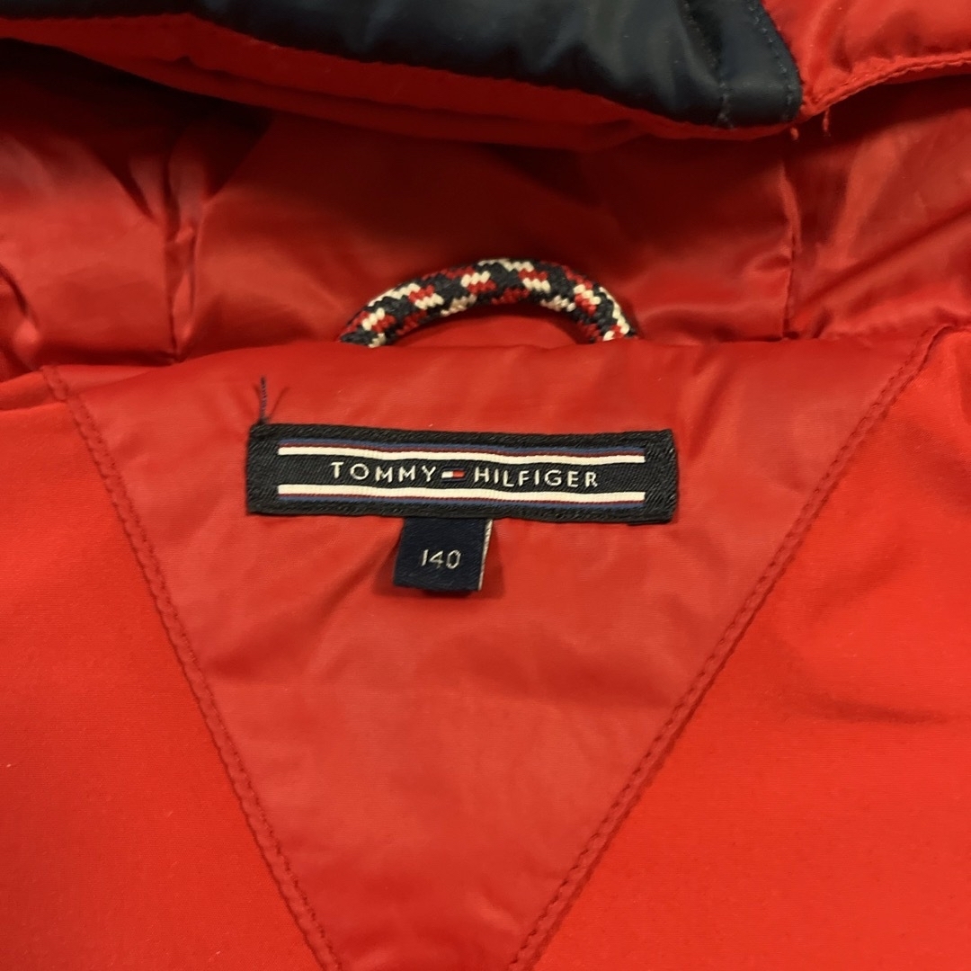 TOMMY HILFIGER(トミーヒルフィガー)のTommyHILFIGER トミーヒルフィガー　ダウンベスト　赤　140 キッズ/ベビー/マタニティのキッズ服男の子用(90cm~)(ジャケット/上着)の商品写真