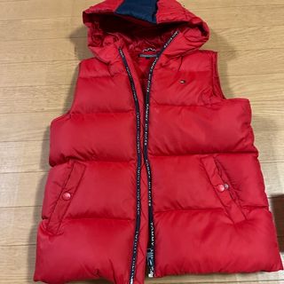 トミーヒルフィガー(TOMMY HILFIGER)のTommyHILFIGER トミーヒルフィガー　ダウンベスト　赤　140(ジャケット/上着)