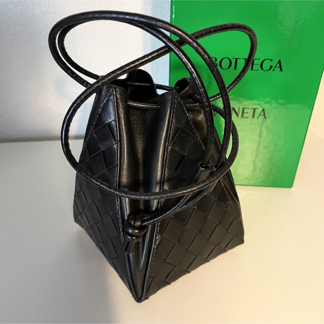 Bottega Veneta(ボッテガヴェネタ)のボッテガヴェネタ　バケット　イントレチャート　ショルダーバッグ 巾着　 レディースのバッグ(ショルダーバッグ)の商品写真