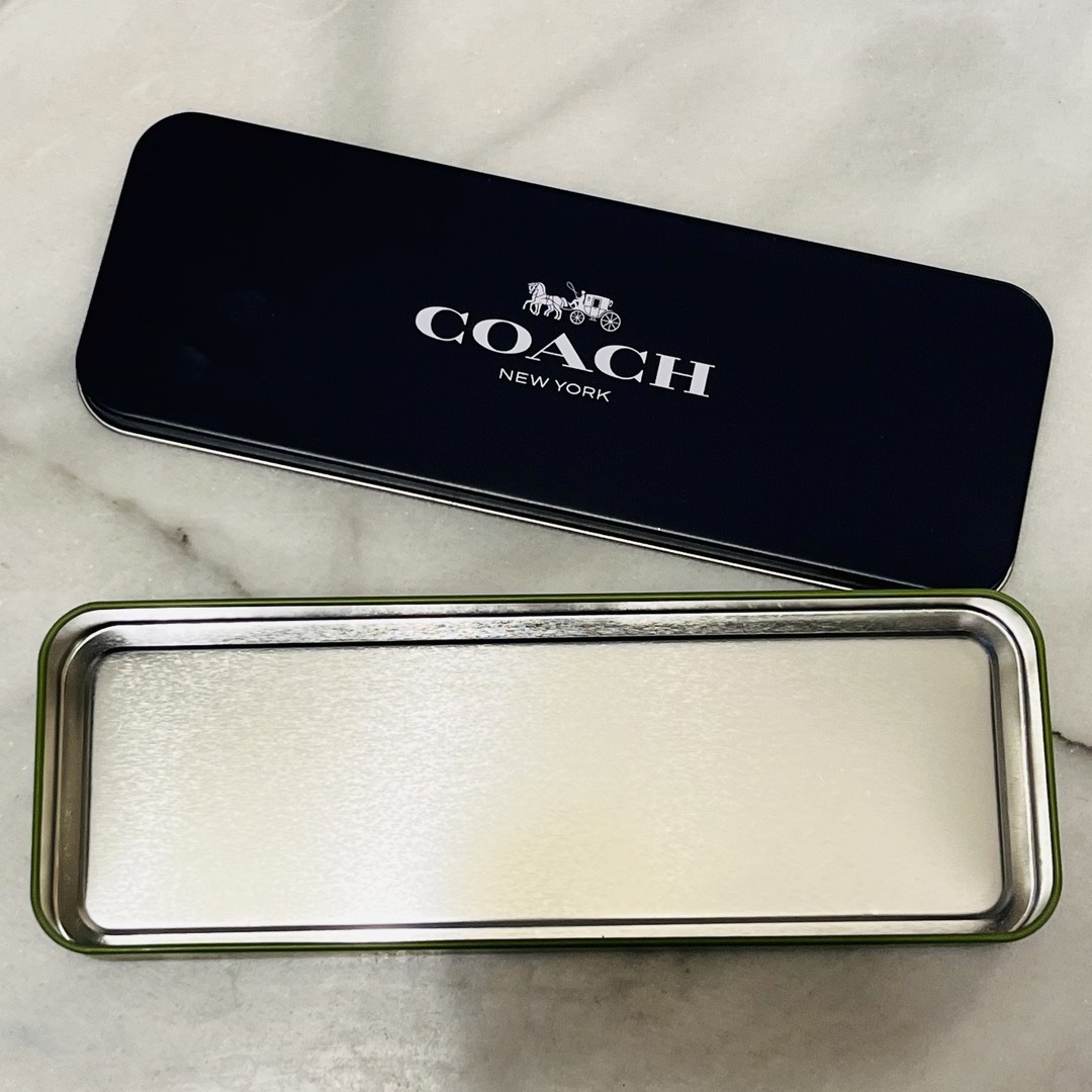 COACH(コーチ)のCOACH ペンケース 缶ペンケース 筆箱 空き箱 高級ブランド品 インテリア/住まい/日用品の文房具(ペンケース/筆箱)の商品写真