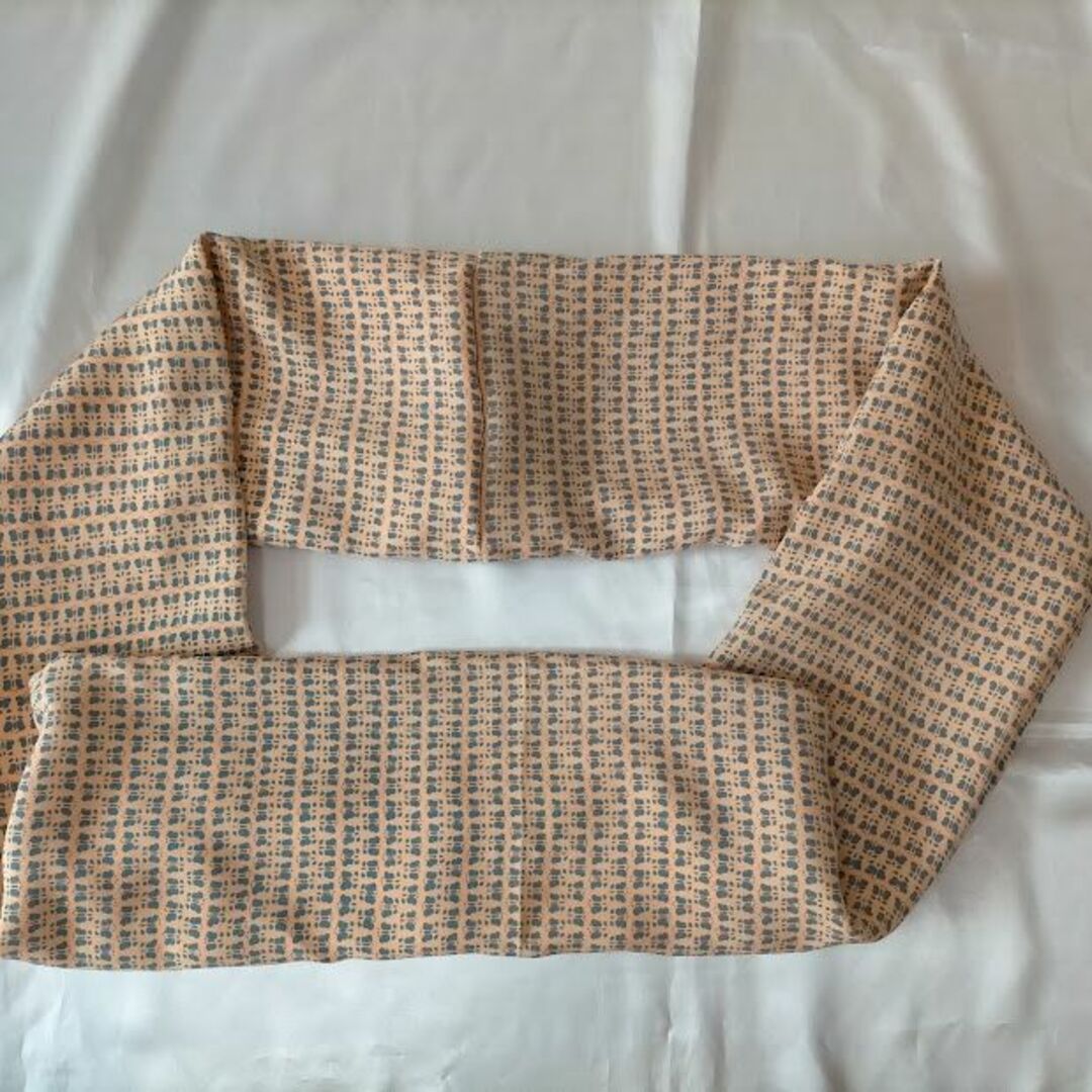 未使用品　シルク100%スヌード　ハンドメイド　正絹2枚仕立て　小紋 レディースのファッション小物(マフラー/ショール)の商品写真