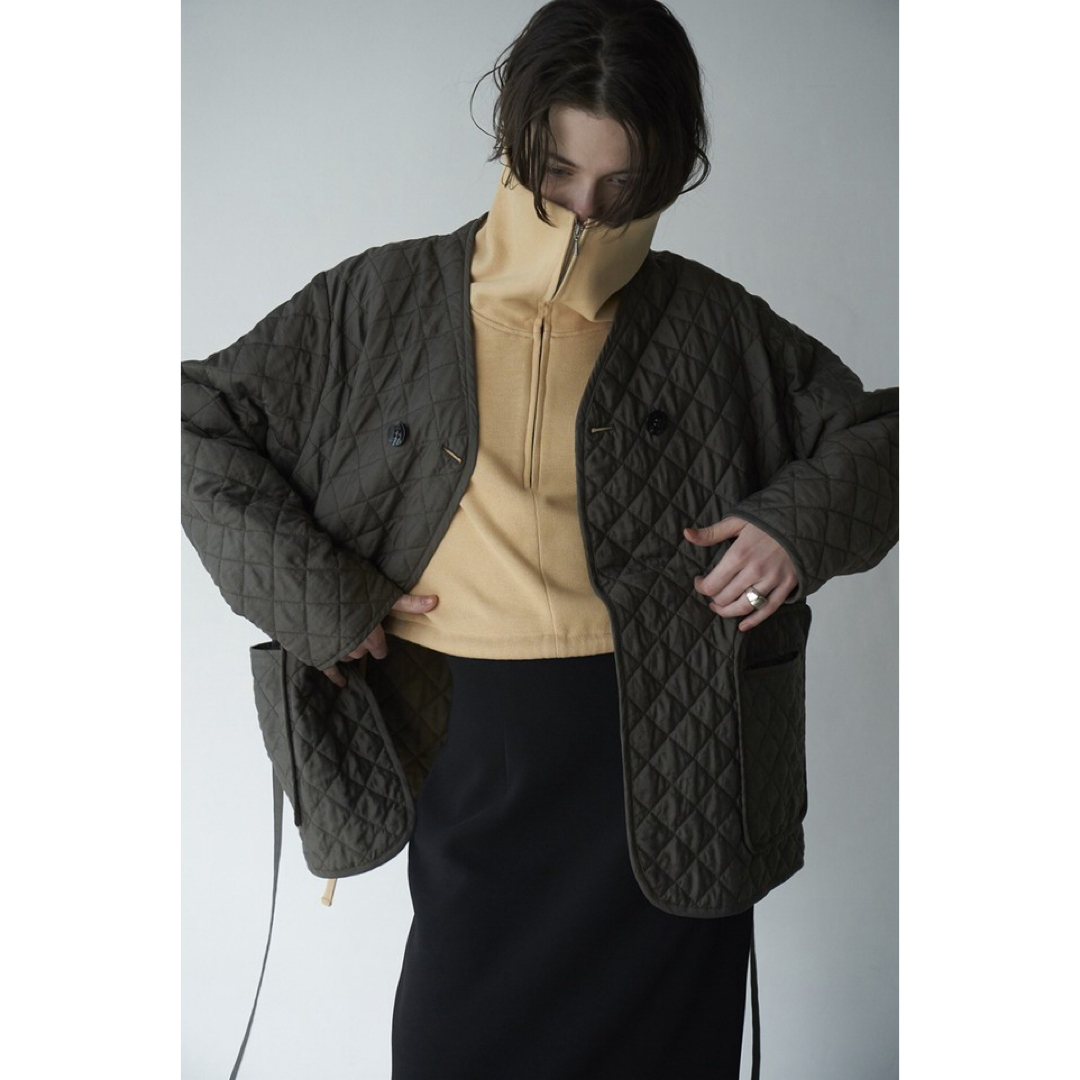 CLANE(クラネ)のCLANE☆ QUILTING NO COLLAR JACKETサイズ1カーキ レディースのジャケット/アウター(ノーカラージャケット)の商品写真