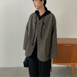 クラネ(CLANE)のCLANE☆ QUILTING NO COLLAR JACKETサイズ1カーキ(ノーカラージャケット)