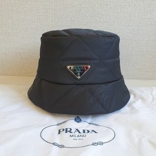 プラダ(PRADA)の【新品・未使用】PRADAトライアングルRe-Nylonバケットハット黒Lサイズ(ハット)