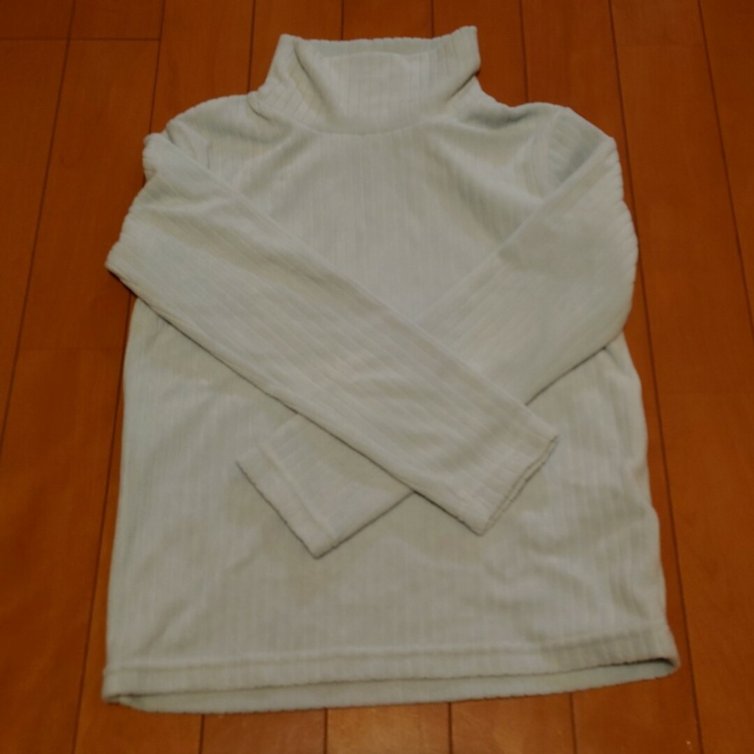 UNIQLO(ユニクロ)のユニクロ130 キッズ/ベビー/マタニティのキッズ服女の子用(90cm~)(Tシャツ/カットソー)の商品写真