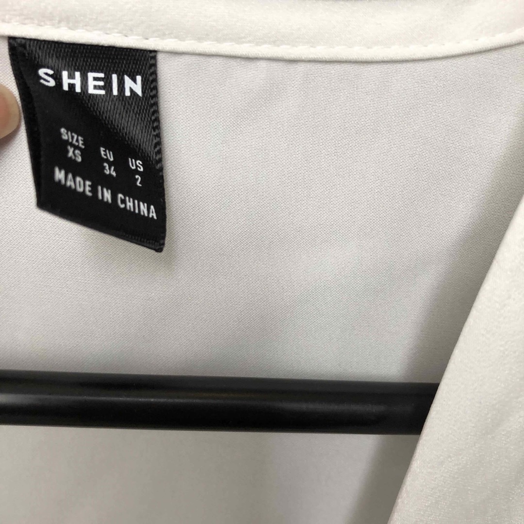 SHEIN(シーイン)のSHEIN ホワイトブラウス　L? L L? レディースのトップス(シャツ/ブラウス(長袖/七分))の商品写真