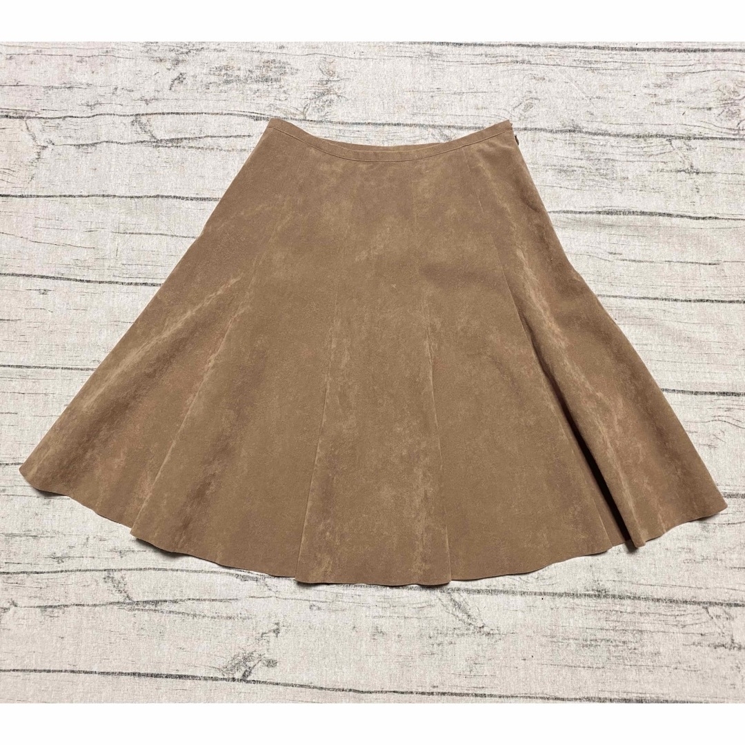STRAWBERRY-FIELDS(ストロベリーフィールズ)のストロベリー フィールズ フレアスカート 人工皮革 ブラウン　2 レディースのスカート(ひざ丈スカート)の商品写真