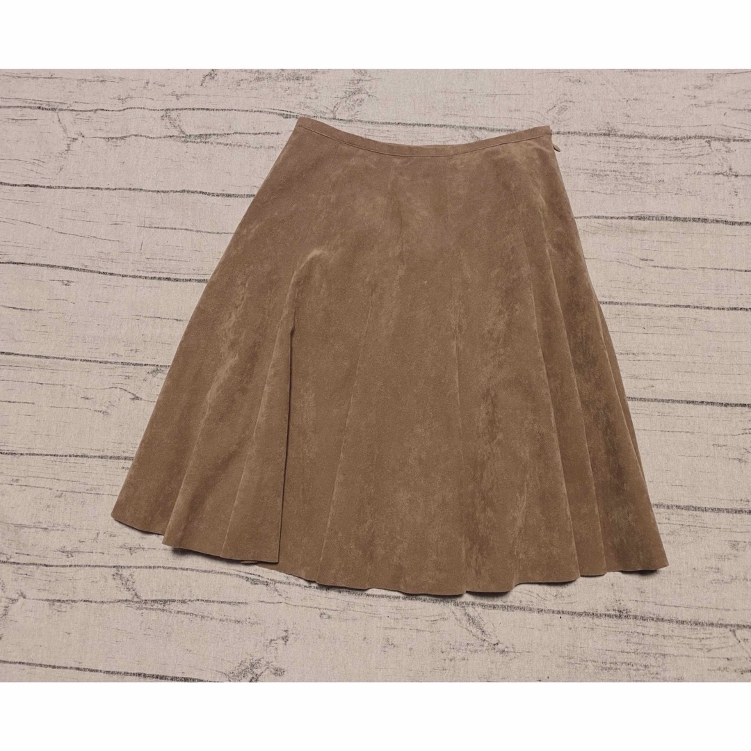 STRAWBERRY-FIELDS(ストロベリーフィールズ)のストロベリー フィールズ フレアスカート 人工皮革 ブラウン　2 レディースのスカート(ひざ丈スカート)の商品写真