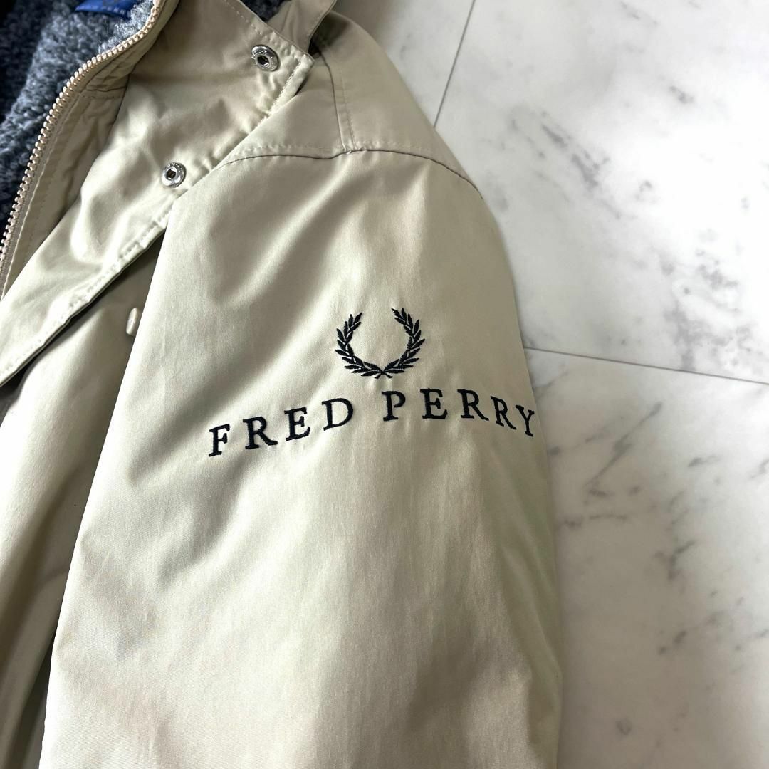 FRED PERRY(フレッドペリー)のフレッドペリー ロングコート S フード ベージュ 裏 ボア ベージュ 秋冬 春 メンズのジャケット/アウター(ナイロンジャケット)の商品写真