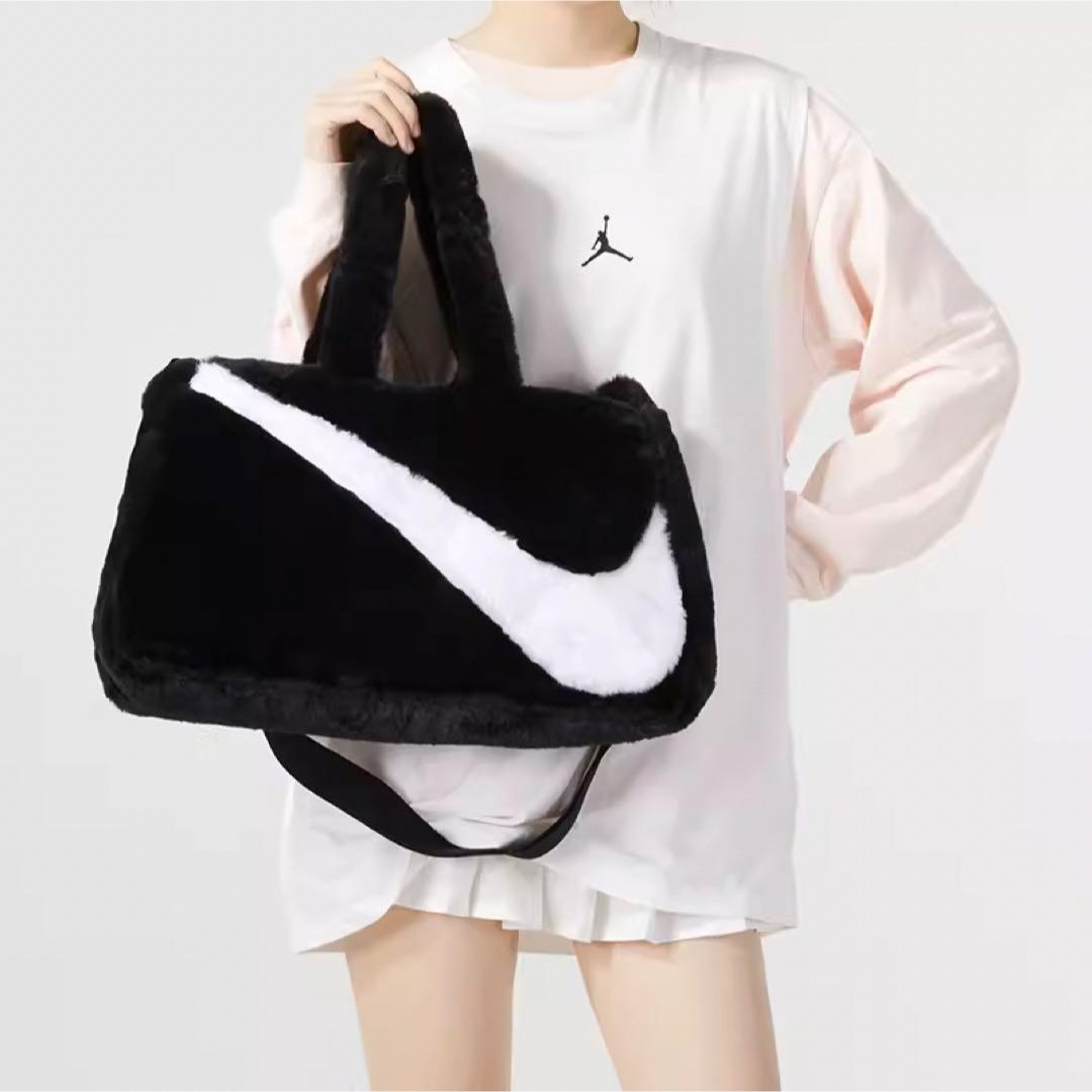 NIKE(ナイキ)の【完売品】NIKE W NSW FX FUR TOTE HO23 BLACK レディースのバッグ(トートバッグ)の商品写真