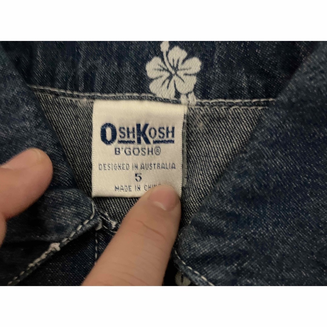 OshKosh(オシュコシュ)のoshkosh  アメリカ購入　5T  ハイビスカス　デニムシャツワンピース キッズ/ベビー/マタニティのキッズ服女の子用(90cm~)(ワンピース)の商品写真