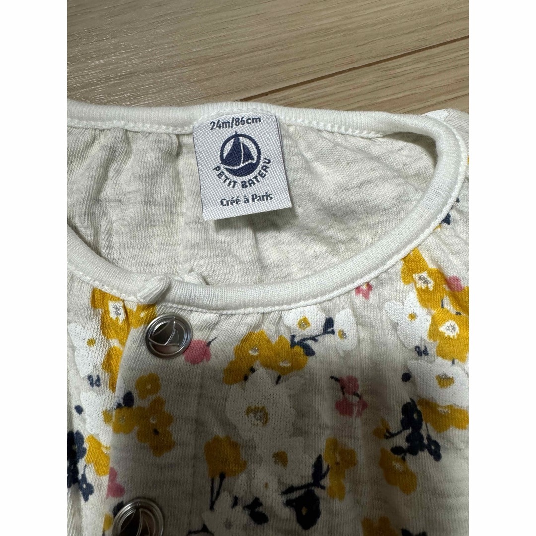 PETIT BATEAU(プチバトー)のプチバトー　花柄　カーディガン キッズ/ベビー/マタニティのベビー服(~85cm)(カーディガン/ボレロ)の商品写真