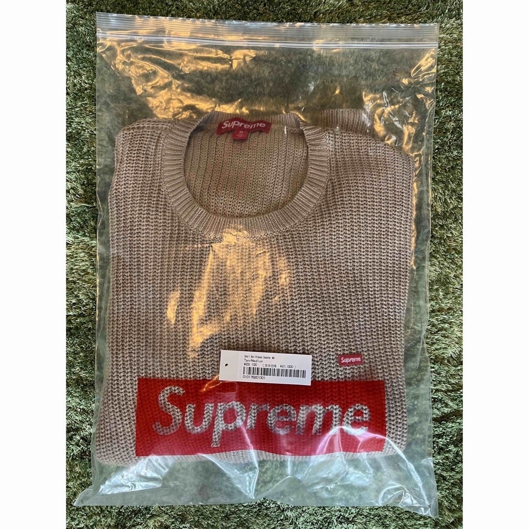 Supreme(シュプリーム)のSupreme Small Box Ribbed Sweater Tan メンズのトップス(ニット/セーター)の商品写真