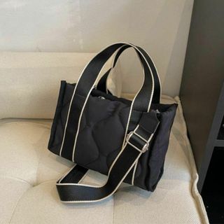 【ブラック】大人気　キルティング　小さめショルダーバック　軽量　トートバッグ(ショルダーバッグ)