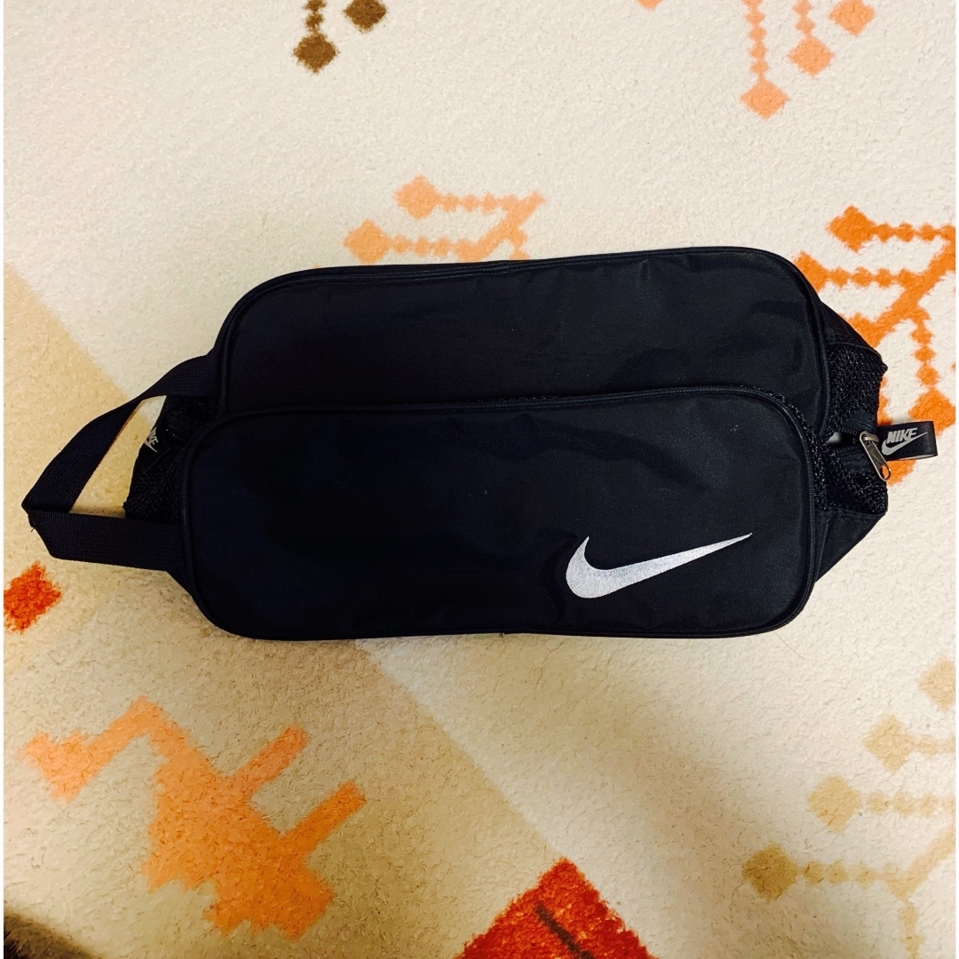 NIKE(ナイキ)の【最終値下げ】NIKE シューズケース 新品・未使用 キッズ/ベビー/マタニティのこども用バッグ(シューズバッグ)の商品写真