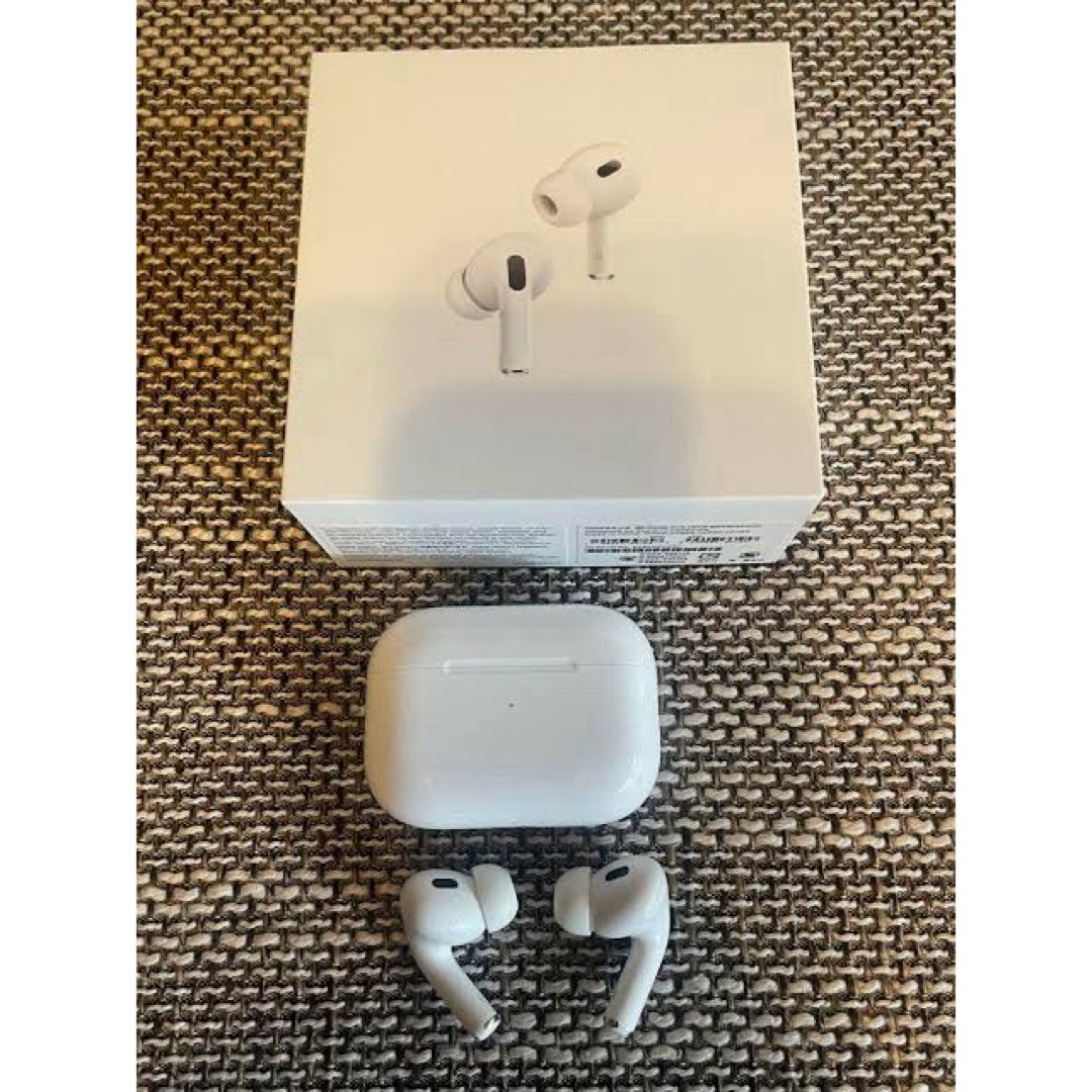 Apple(アップル)のAirPods Pro スマホ/家電/カメラのオーディオ機器(ヘッドフォン/イヤフォン)の商品写真