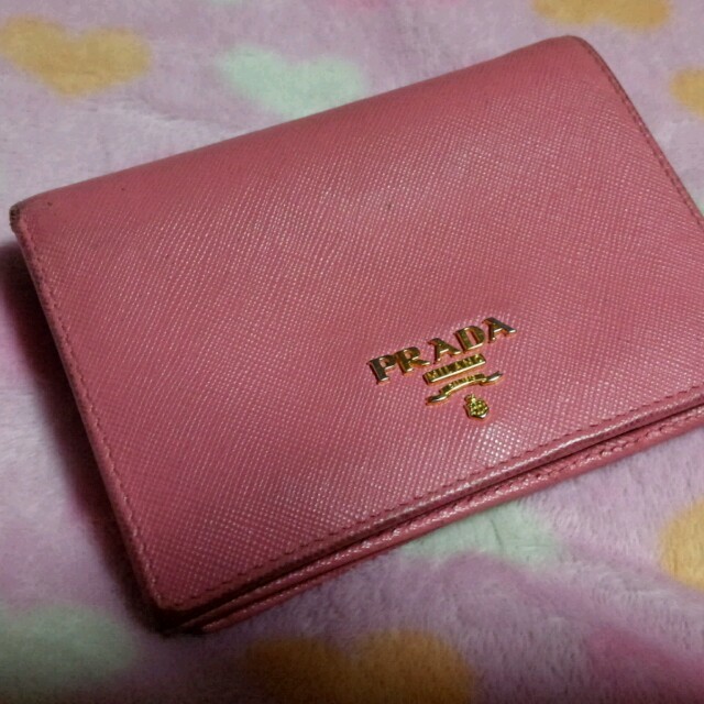 PRADA(プラダ)のプラダ　ミニ財布　二つ折り　三つ折り レディースのファッション小物(財布)の商品写真