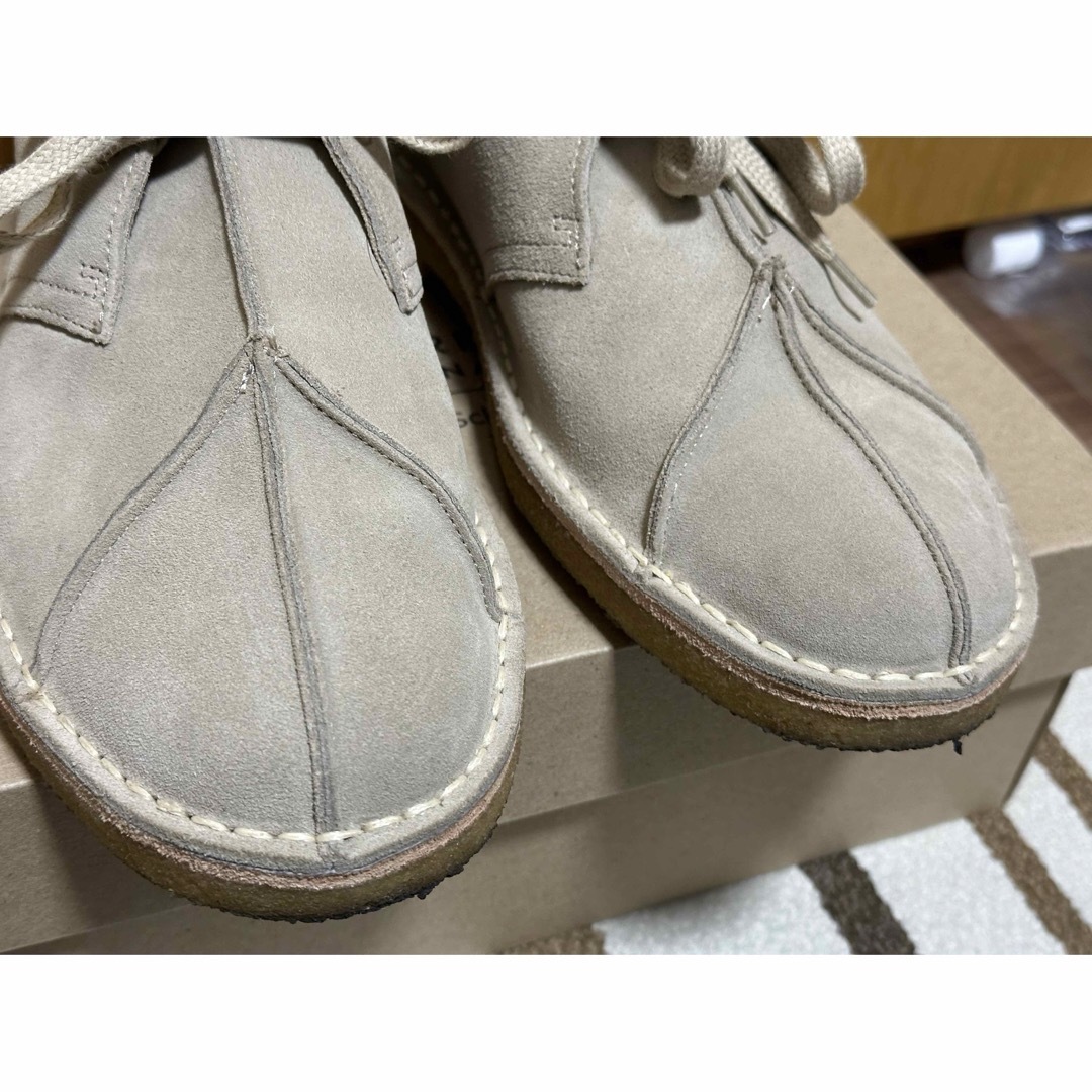 Hender Scheme(エンダースキーマ)のHender Scheme / Clarks ベージュデザートブーツ美品 メンズの靴/シューズ(ブーツ)の商品写真