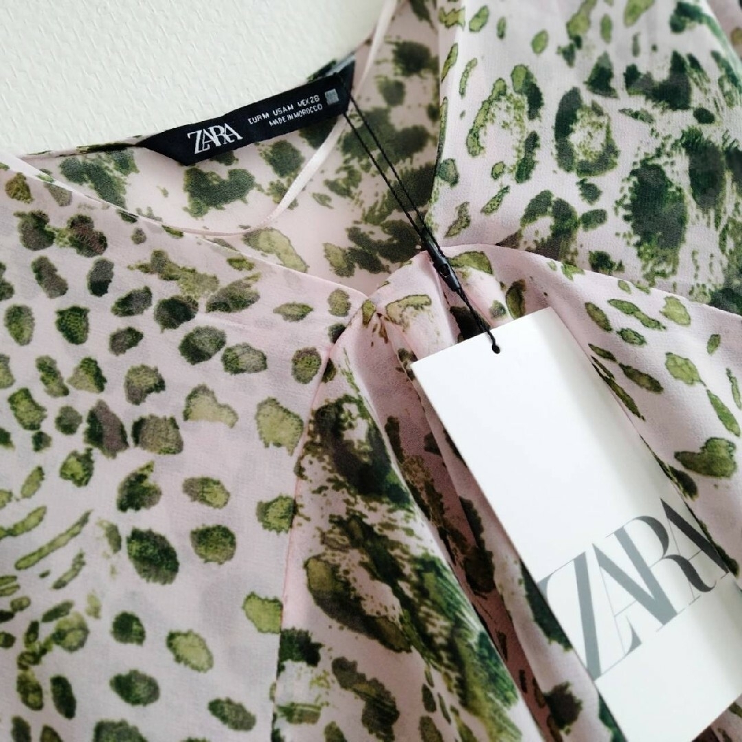 ZARA(ザラ)のハムタロー様専用♡ZARA レオパード柄フリルシフォンブラウス サイズM ザラ レディースのトップス(シャツ/ブラウス(長袖/七分))の商品写真