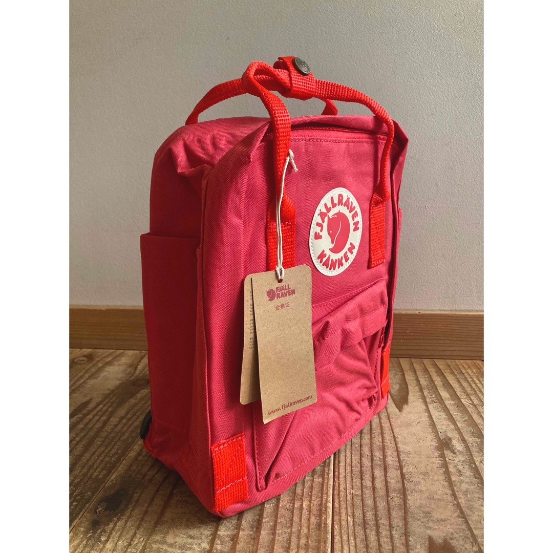 FJALLRAVEN KANKEN(フェールラーベンカンケン)の【新品】フェールラーベン KANKEN Mini 7L / red レディースのバッグ(リュック/バックパック)の商品写真