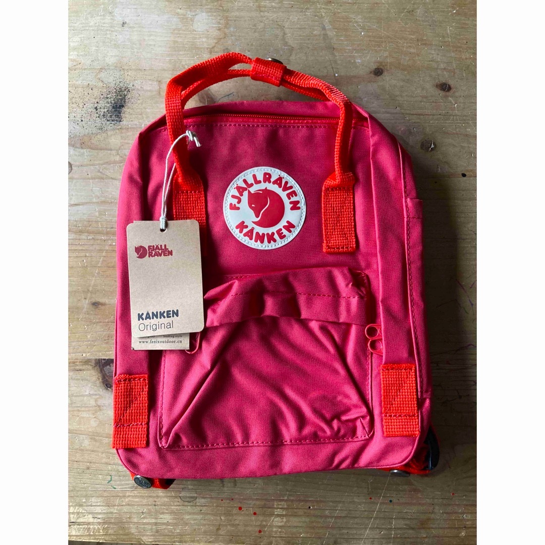 FJALLRAVEN KANKEN(フェールラーベンカンケン)の【新品】フェールラーベン KANKEN Mini 7L / red レディースのバッグ(リュック/バックパック)の商品写真