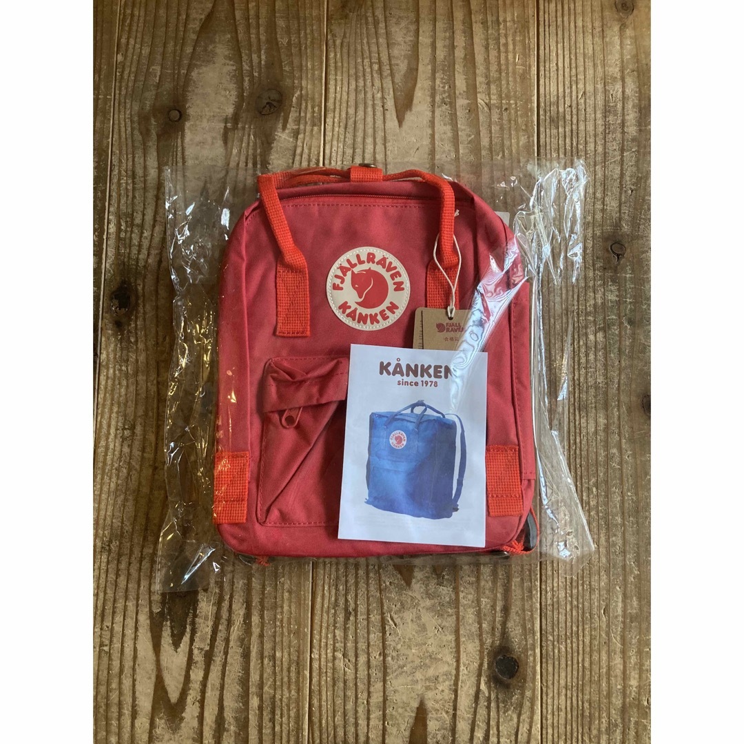 FJALLRAVEN KANKEN(フェールラーベンカンケン)の【新品】フェールラーベン KANKEN Mini 7L / red レディースのバッグ(リュック/バックパック)の商品写真